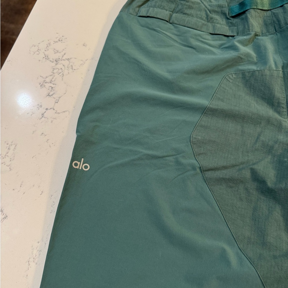 ALO Yoga Men's Teal Joggers - Picture 3 of 3